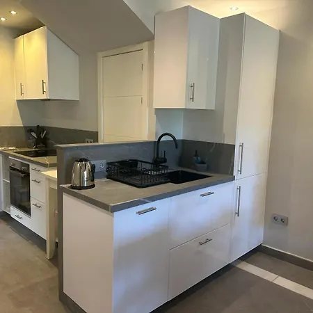 Ground Floor In Prime Location Apartment *